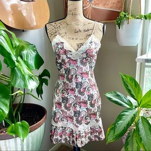 🌷Colorful vintage victoria’s secret gold label paisley floral pleated slip 🌷